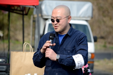 �������F